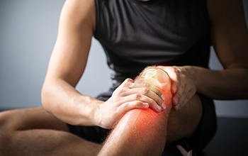 Common Causes & Symptoms of Knee Pain