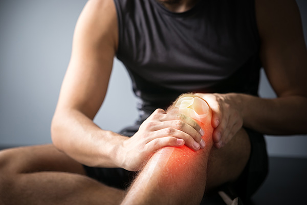 Common Causes & Symptoms of Knee Pain